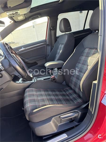 Usado VW Golf VII GTI 245 CV (180 kW) 2019 Rojo Berlina