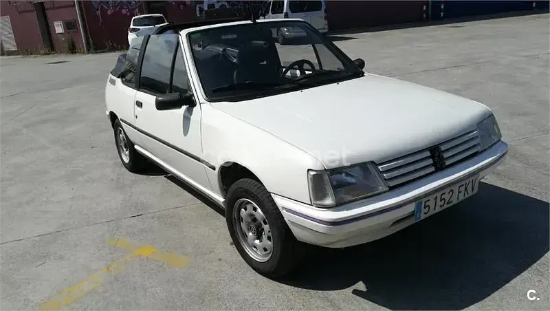 Usado Peugeot 205 75 CV (55 kW) 1989 Blanco Descapotable