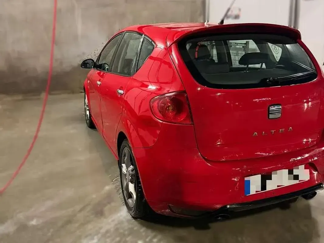Usado Seat Altea Stylance 170 CV (125 kW) 2007 Rojo Monovolumen