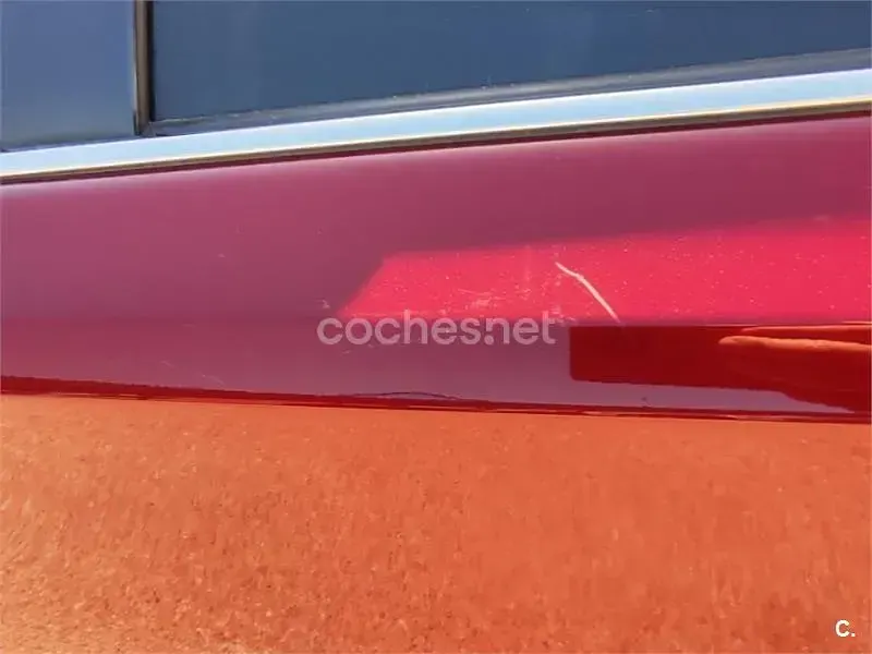 Usado Toyota Auris Hybrid Active 136 CV (100 kW) 2017 Rojo Familiar
