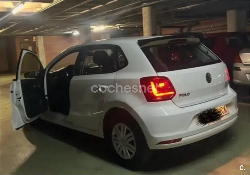 Usado VW Polo 75 CV (55 kW) 2015 Blanco Berlina