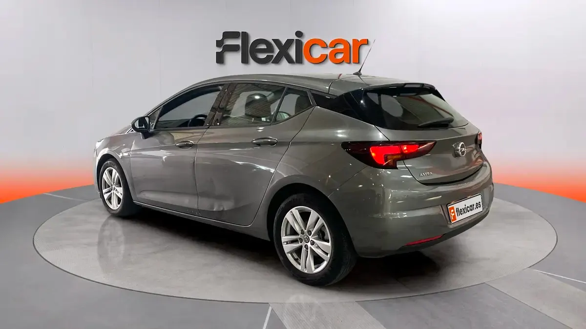 Usado Opel Astra Business Elegance 131 CV (96 kW) 2020 Gris Familiar