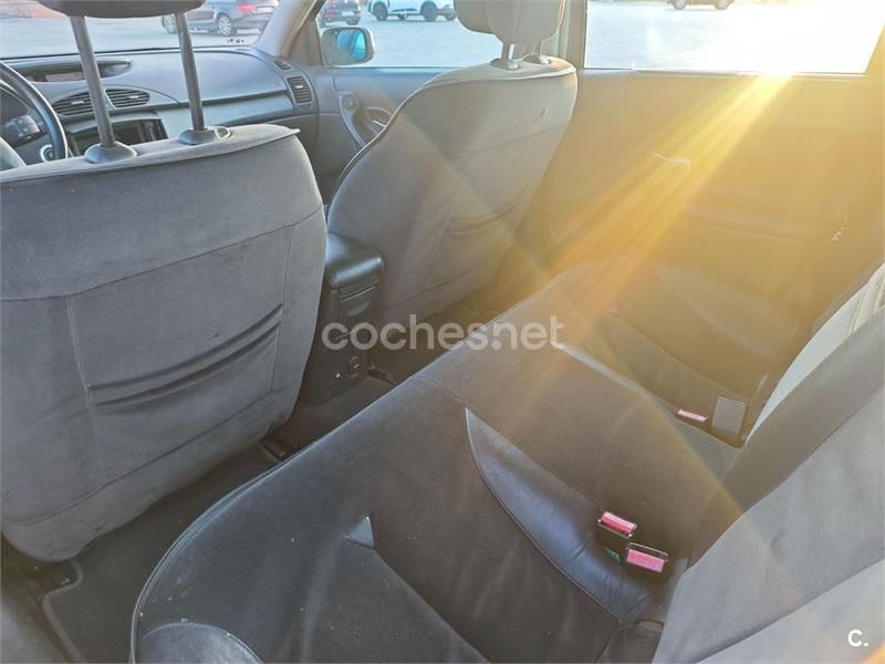 Gris / plata Usado 2004 Renault Laguna II Dynamique Berlina | 2200 € (Buen precio) - Imagen 1/1