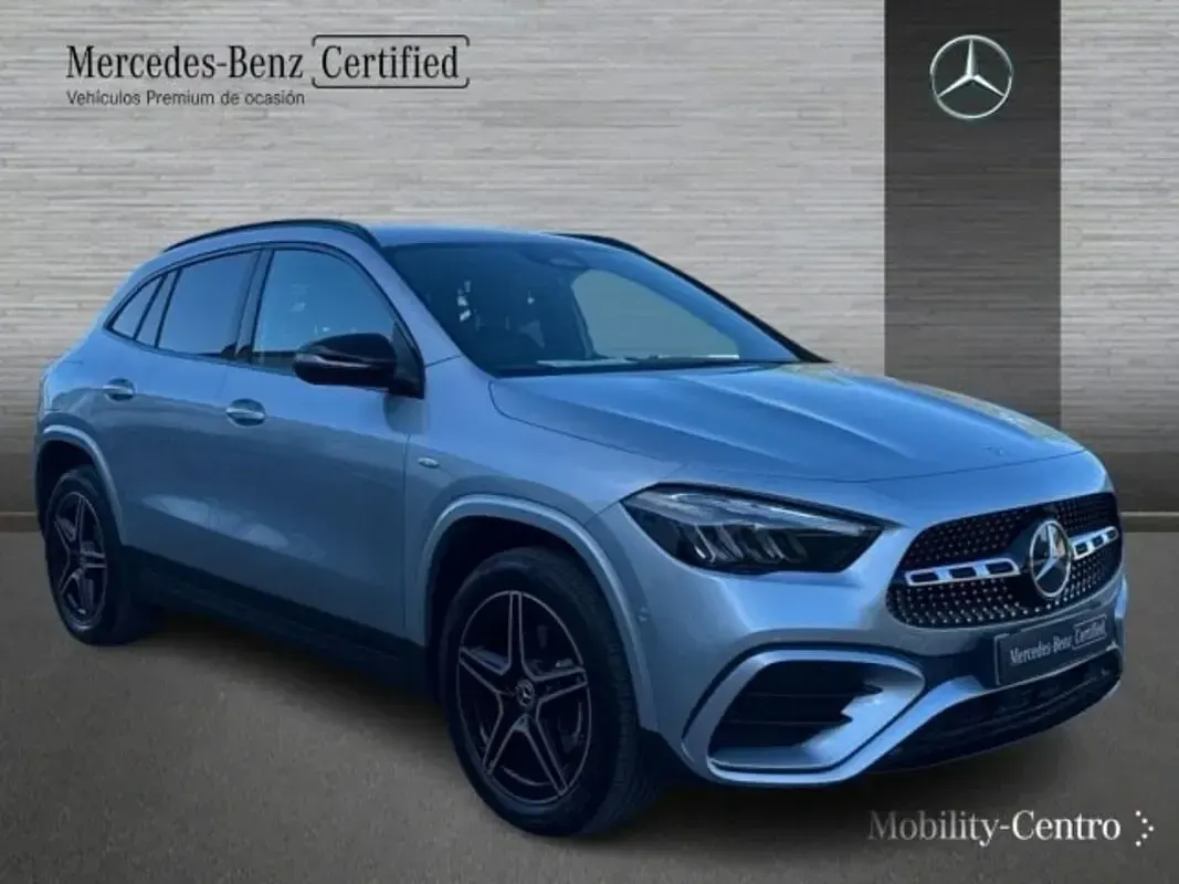 Usado Mercedes GLA250 AMG line 163 CV (119 kW) 2025 Plata iridio metalizada SUV