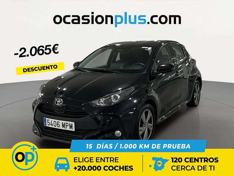 Usado Toyota Yaris Hybrid Active 116 CV (85 kW) 2024 Negro Berlina