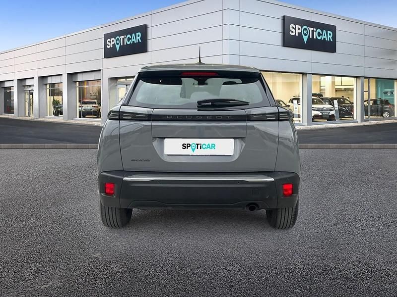 Usado Peugeot 2008 Active 100 CV (73 kW) 2023 Gris SUV