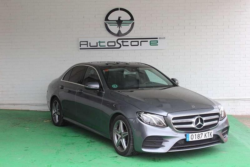 Usado Mercedes E220 194 CV (142 kW) 2019 Gris / plata Berlina