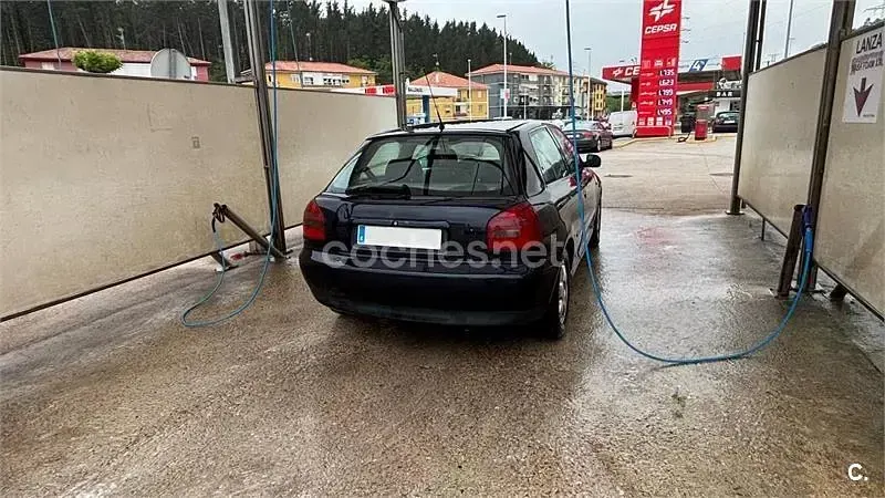 Usado Audi A3 Ambiente 110 CV (80 kW) 1997 Azul Utilitario