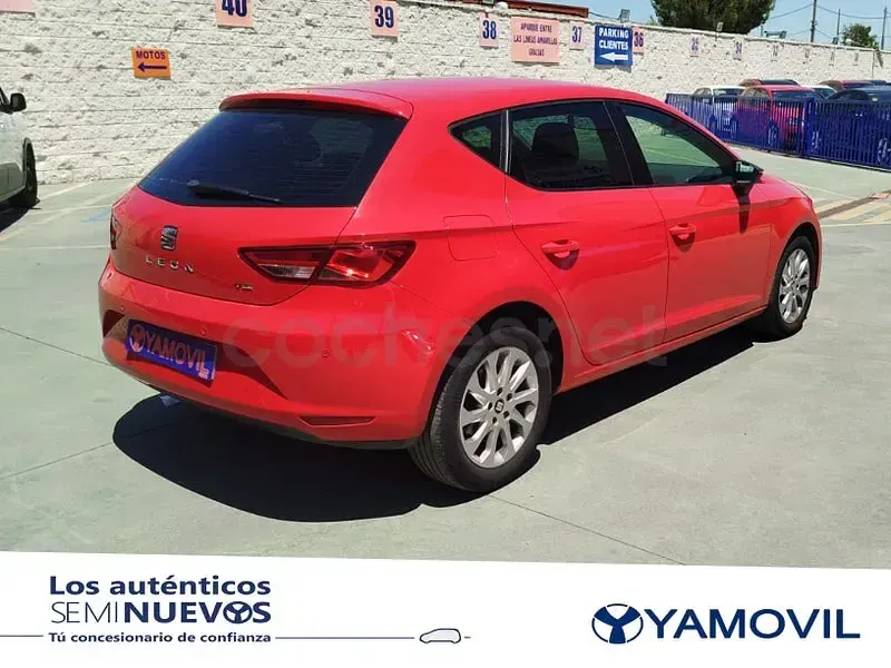 Usado Seat Leon Style 105 CV (77 kW) 2013 Rojo Berlina