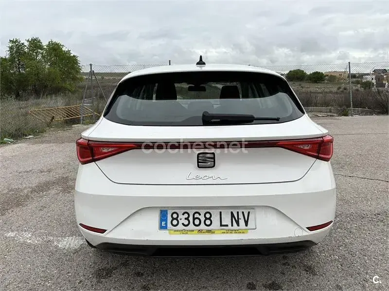Usado Seat Leon Reference 115 CV (84 kW) 2021 Blanco Berlina