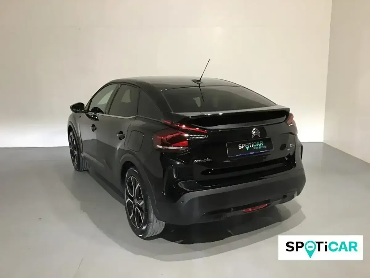Usado Citroën e-C4 Shine 100 kW (136 CV) 2022 Negro