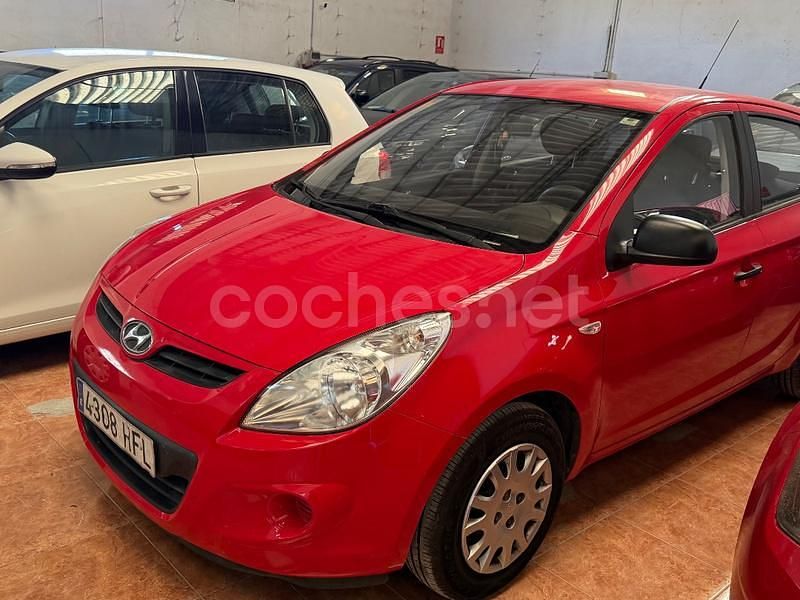 Granate Usado 2011 Hyundai i20 Classic Berlina | 5500 € (Precio justo) - Imagen 1/4