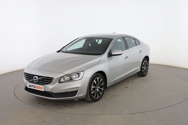 Gris Usado 2018 Volvo S60 Momentum Berlina | 19.299 € (Un poco caro) - Imagen 1/4