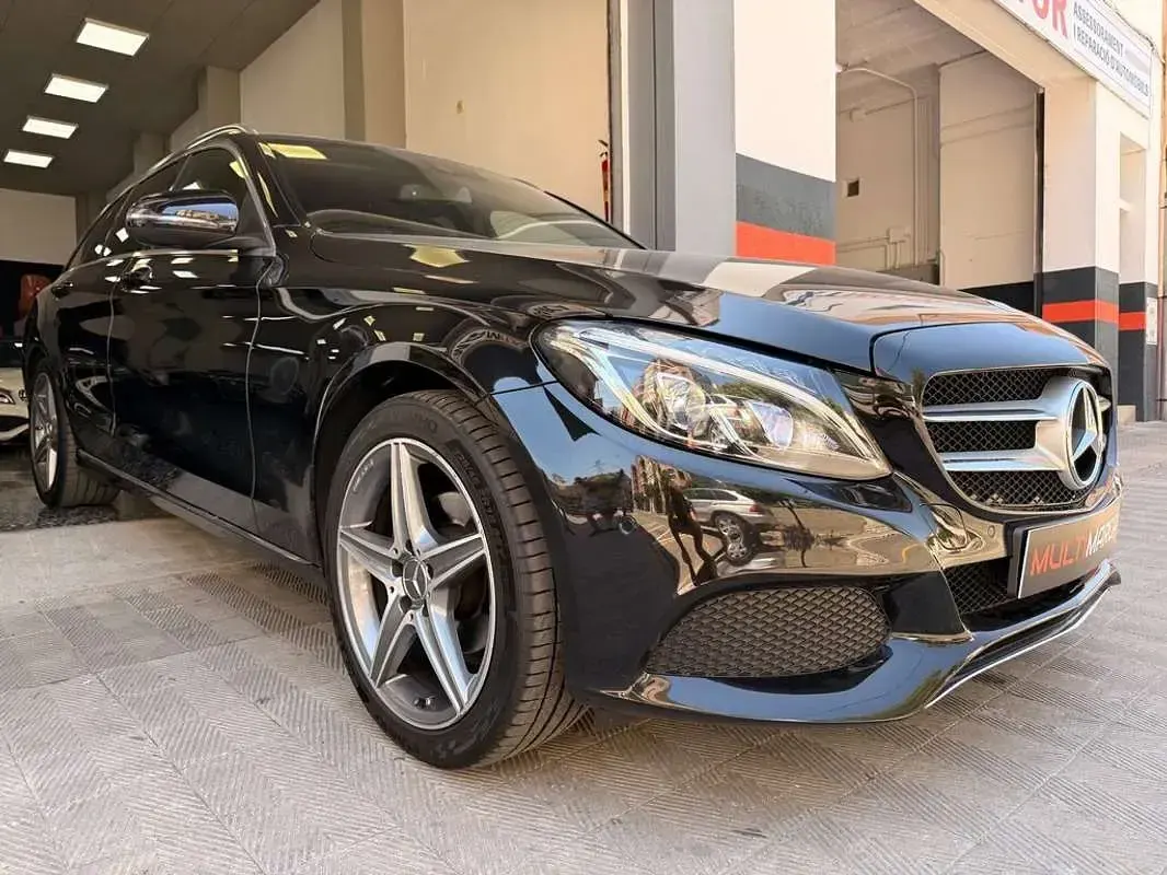 Usado Mercedes C180 Avantgarde 156 CV (114 kW) 2015 Negro Familiar
