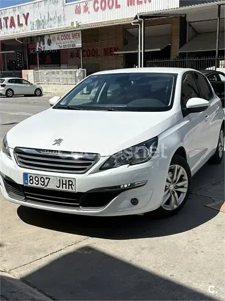 Usado Peugeot 308 Active 120 CV (88 kW) 2015 Gris / plata Berlina