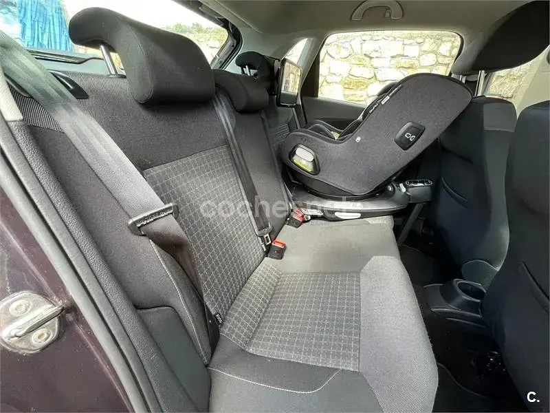 Usado VW Polo Advance 90 CV (66 kW) 2016 Violeta / lila Berlina