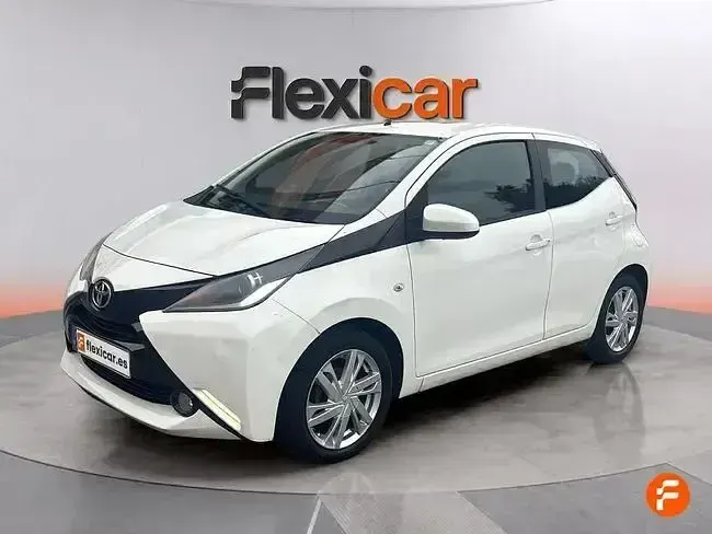 Usado Toyota Aygo X-cite 69 CV (50 kW) 2018 Blanco Utilitario