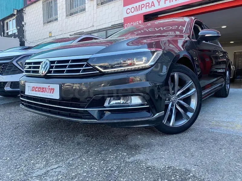Usado VW Passat Exclusive 150 CV (110 kW) 2017 Gris / plata Berlina