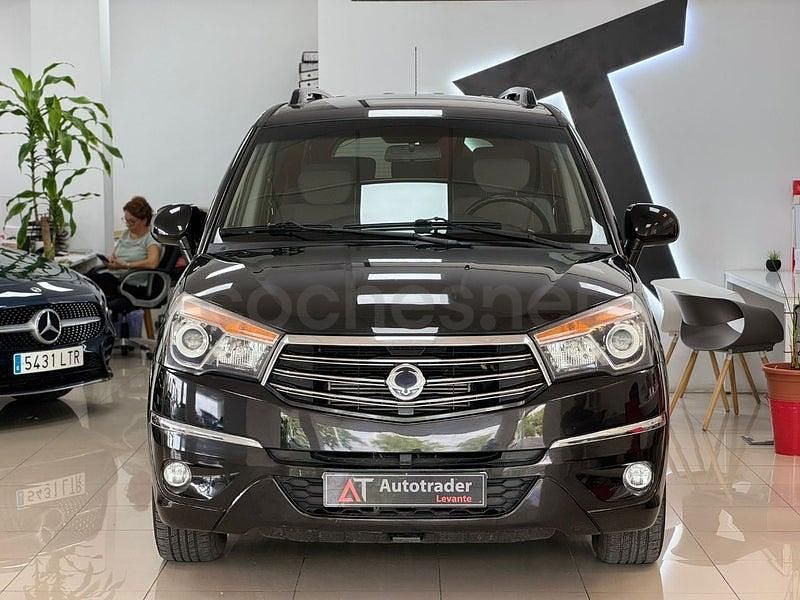 Usado Ssangyong (KGM) Rodius Limited 155 CV (114 kW) 2014 Negro Monovolumen