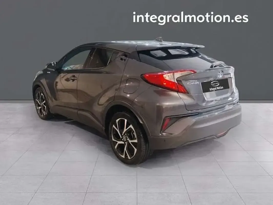 Usado Toyota C-HR Advance 122 CV (89 kW) 2019 Gris SUV