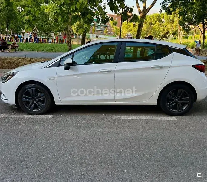 Usado Opel Astra 125 CV (91 kW) 2019 Blanco Berlina