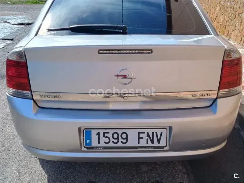 Usado Opel Vectra Elegance 120 CV (88 kW) 2007 Gris / plata Berlina