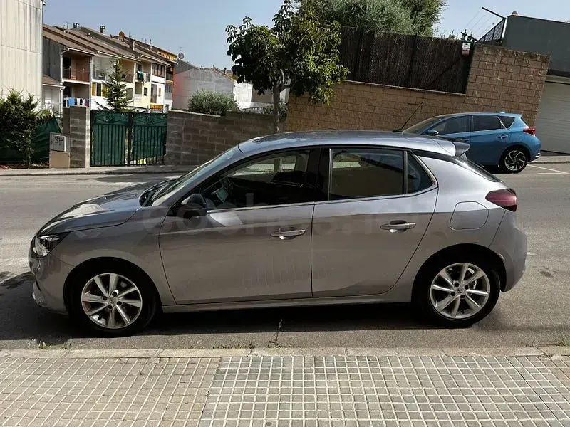 Usado Opel Corsa Elegance 100 CV (73 kW) 2021 Gris / plata Utilitario
