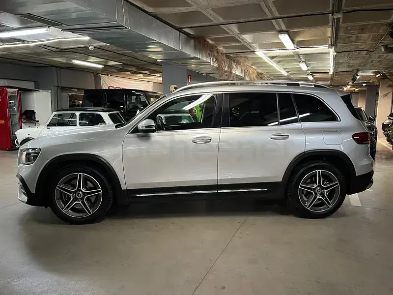 Usado Mercedes GLB220 190 CV (139 kW) 2023 Gris / plata SUV
