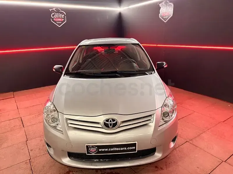 Usado Toyota Auris Eco 90 CV (66 kW) 2012 Gris / plata Berlina
