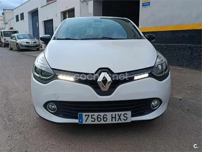 Usado Renault Clio IV Dynamique 90 CV (66 kW) 2014 Blanco Berlina