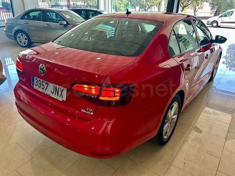 Usado VW Jetta Advance 110 CV (80 kW) 2016 Rojo Berlina