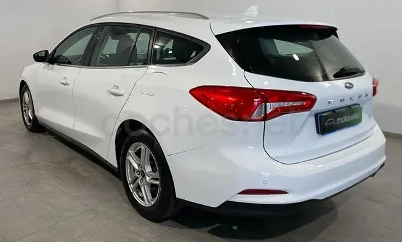 Usado Ford Focus Trend 120 CV (88 kW) 2022 Blanco Familiar