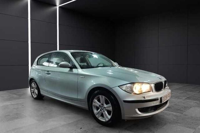 Gris Usado 2007 BMW 118 Utilitario | 9990 € (Precio justo) - Imagen 1/4