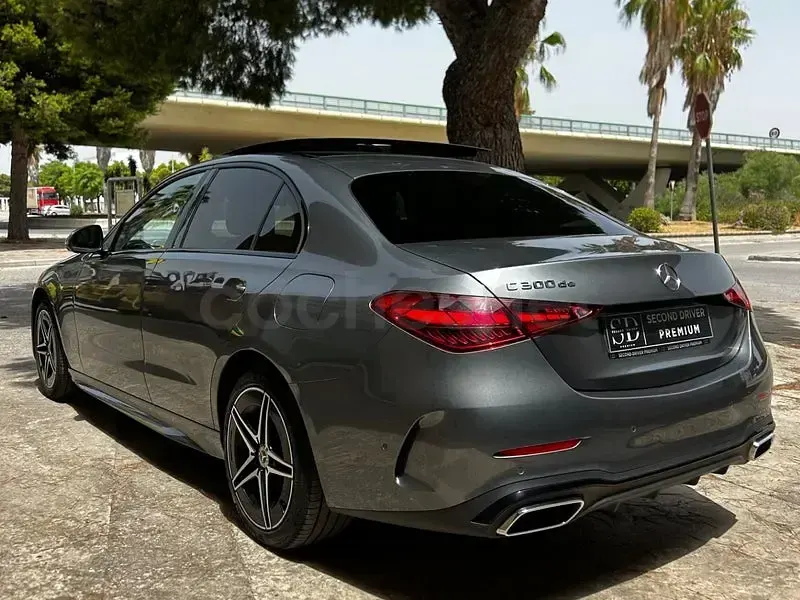 Usado Mercedes C300e 313 CV (230 kW) 2025 Gris / plata Berlina