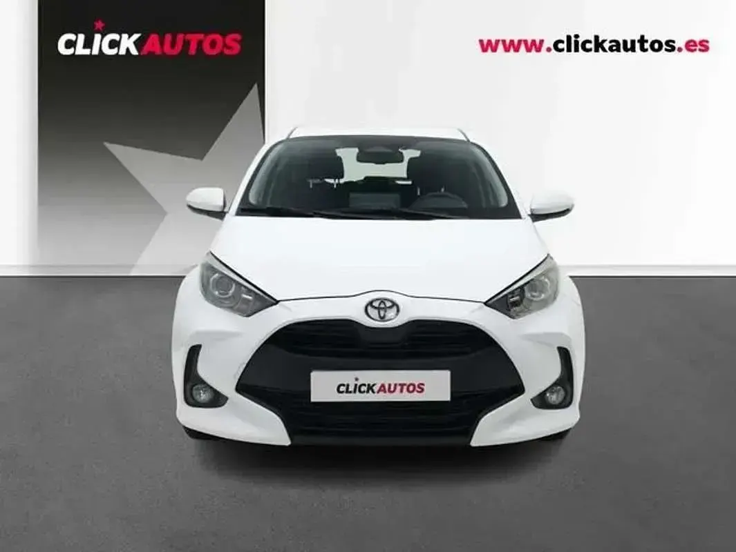 Begagnad Toyota Yaris Hybrid Business Edition 116 HK (85 kW) 2025 Vit Halvkombi