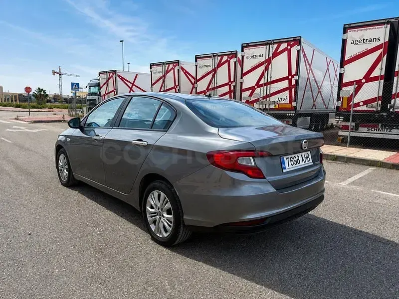 Usado Fiat Tipo Lounge 95 CV (69 kW) 2018 Gris / plata Berlina