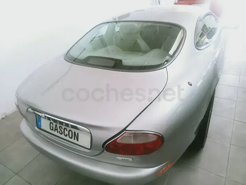 Usado Jaguar XK8 298 CV (219 kW) 2003 Gris / plata Coupe