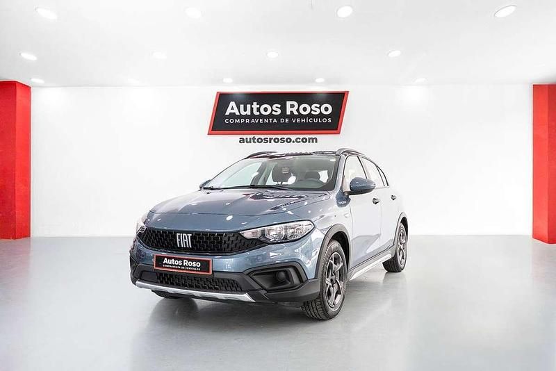 Gris / plata Usado 2022 Fiat Tipo Cross Berlina | 15.990 € (Un poco caro) - Imagen 1/4
