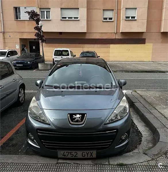 Usado Peugeot 207 92 CV (67 kW) 2012 Gris / plata Berlina