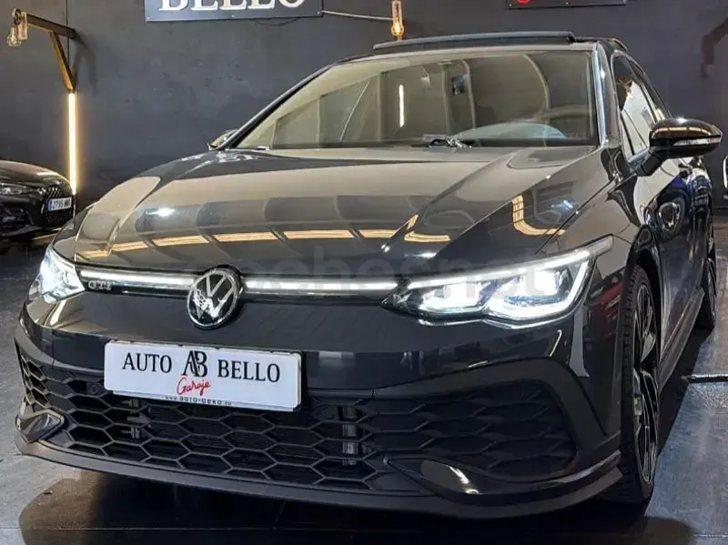 Usado VW Golf VIII GTI Clubsport 301 CV (221 kW) 2023 Gris / plata Berlina
