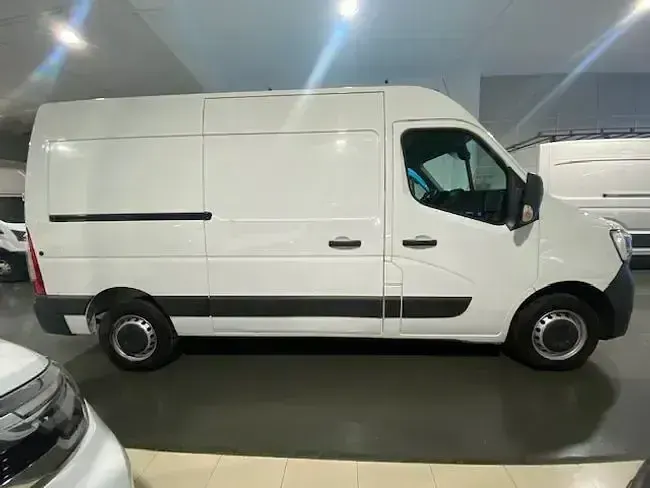 Usado Renault Master 150 CV (110 kW) 2023 Blanco Monovolumen
