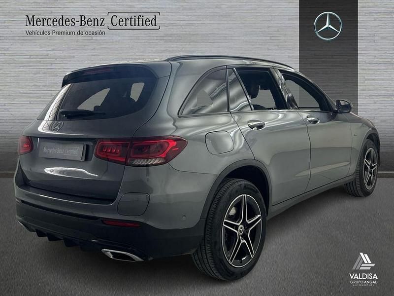 Usado Mercedes GLC300 AMG line 306 CV (225 kW) 2021 Gris