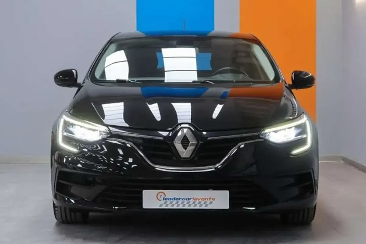 Usado Renault Mégane Intens 116 CV (85 kW) 2022 Negro Utilitario