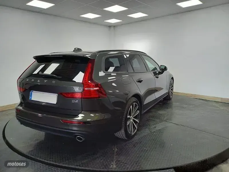Usado Volvo V60 Momentum 197 CV (144 kW) 2022 Gris Familiar