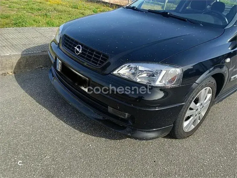 Usado Opel Astra Sport 100 CV (73 kW) 2000 Negro Berlina