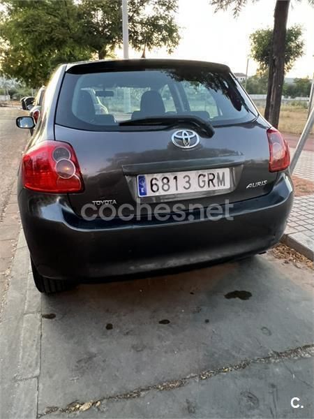 Gris / plata Usado 2009 Toyota Auris Active Berlina | 4900 € (Precio justo) - Imagen 1/4