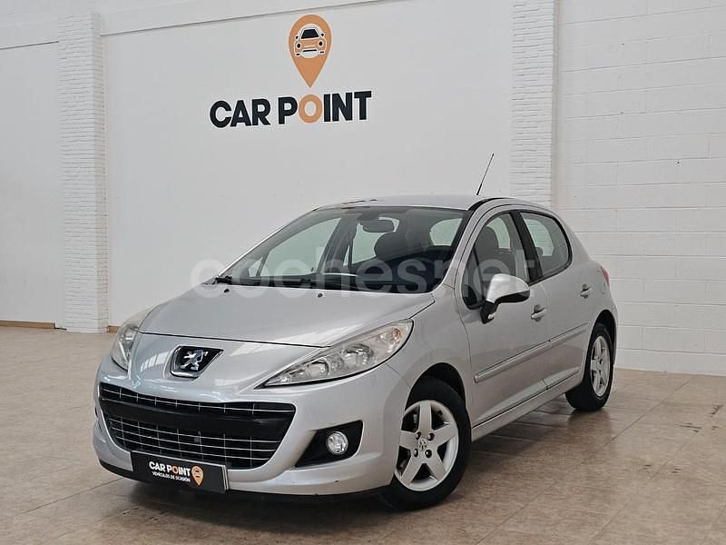 Usado Peugeot 207 Active 70 CV (51 kW) 2012 Gris / plata Berlina