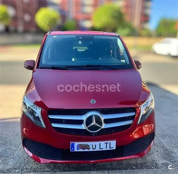 Usado Mercedes V220 Avantgarde 163 CV (119 kW) 2021 Granate Monovolumen