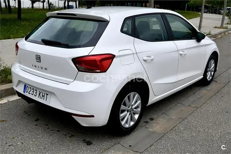 Usado Seat Ibiza Style 75 CV (55 kW) 2018 Blanco Utilitario
