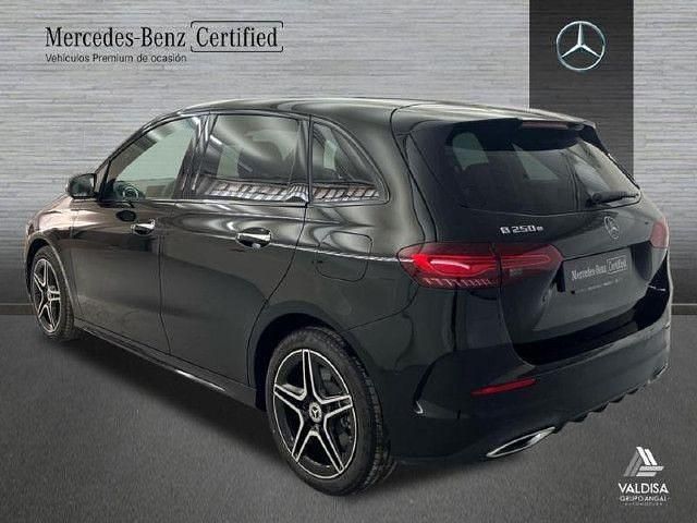 Usado Mercedes B250e AMG line 218 CV (160 kW) 2024 Negro noche Monovolumen